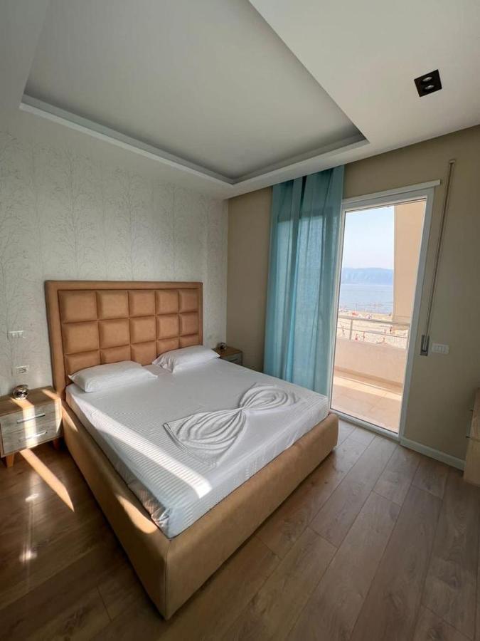 Soleil Apartment With Sunbed & Umbrella Vlorë Eksteriør billede